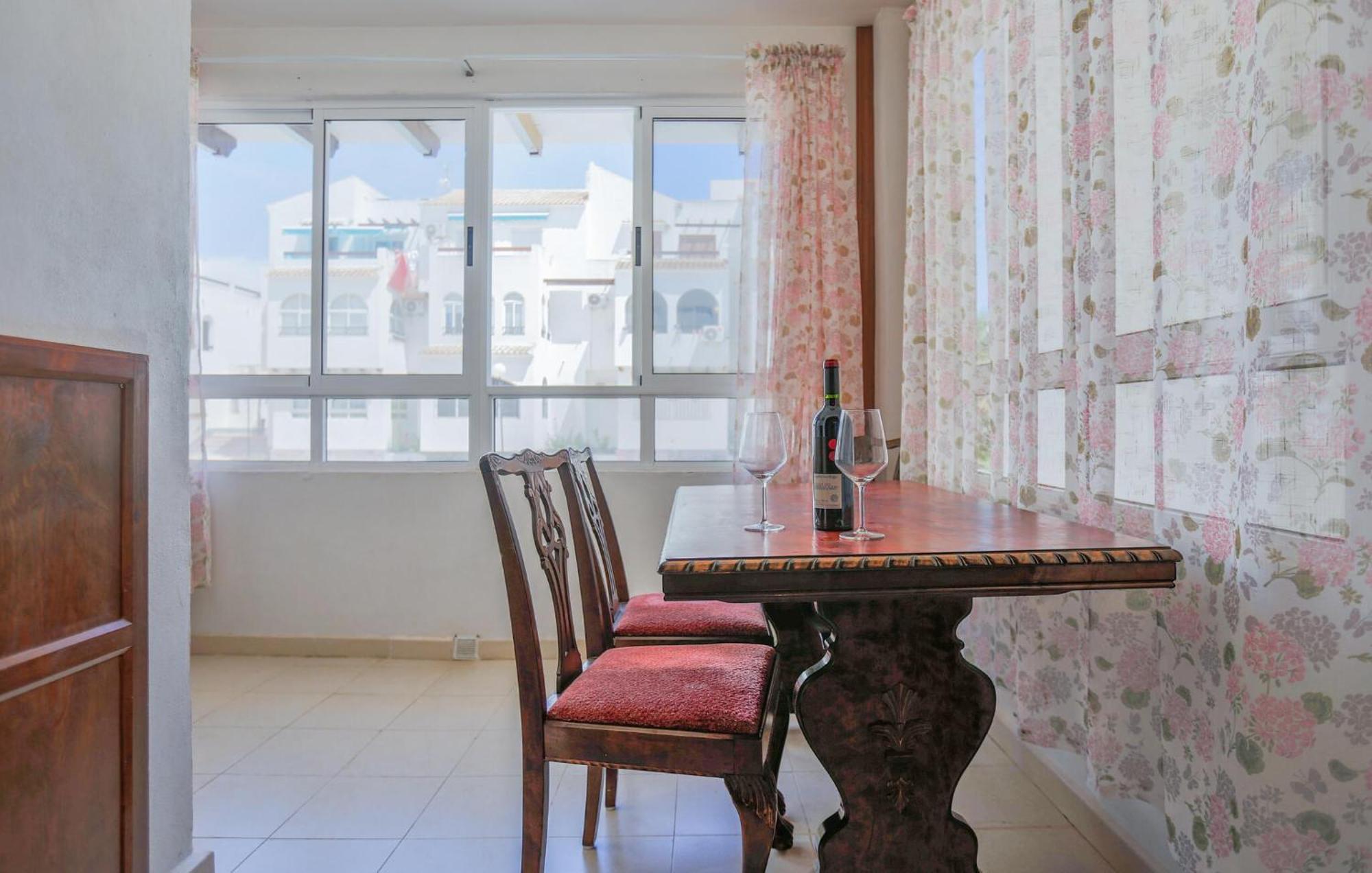 Beautiful Apartment In Torrevieja With Kitchen Екстериор снимка